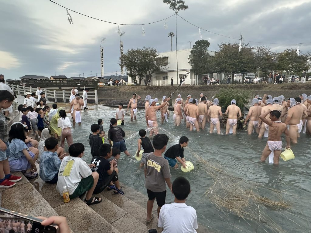 勝岡八幡神社秋祭り川狩り写真