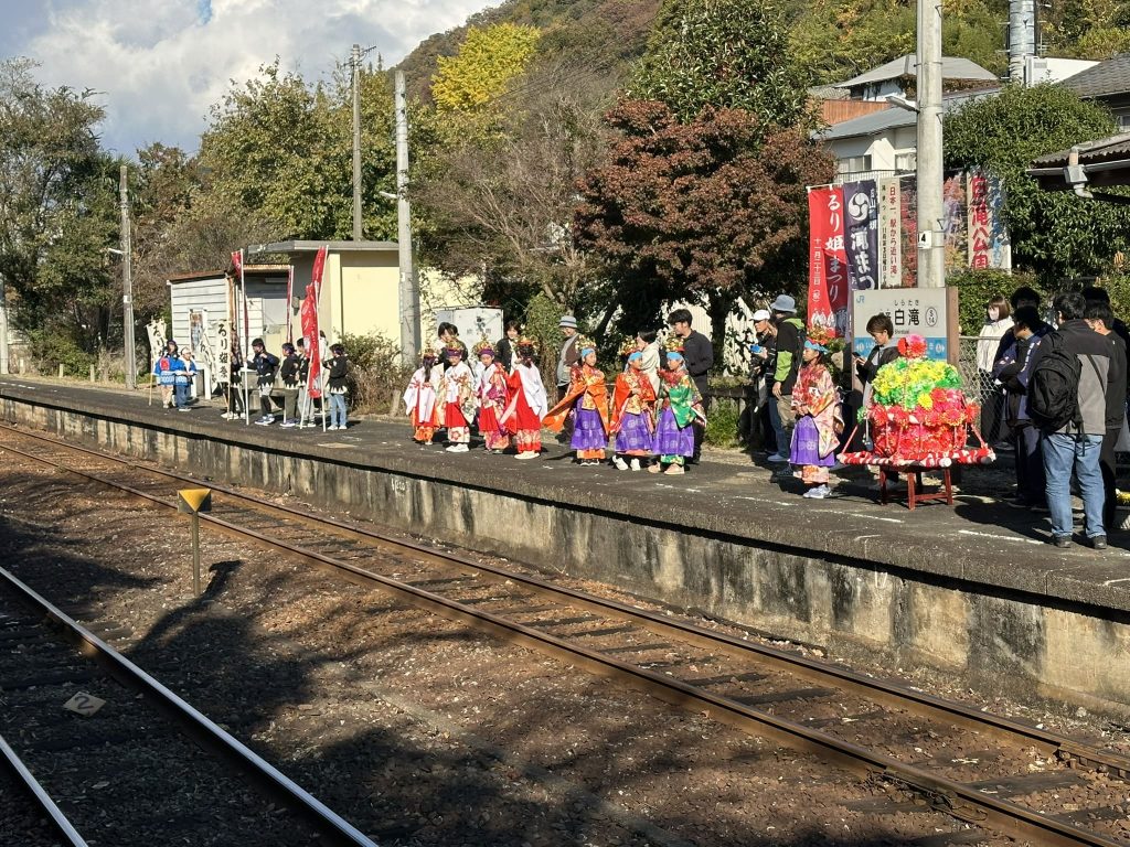 伊予灘物語お見送り JR伊予白滝駅写真
