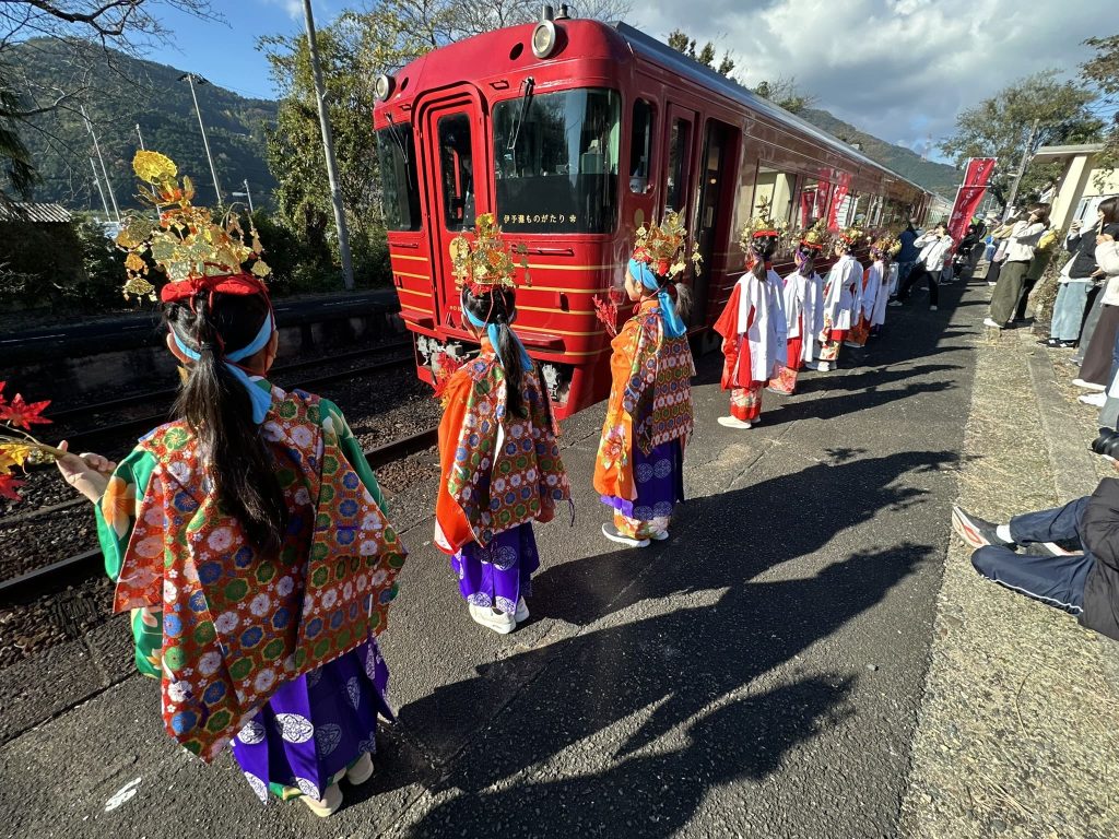 伊予灘物語お見送り JR伊予白滝駅写真