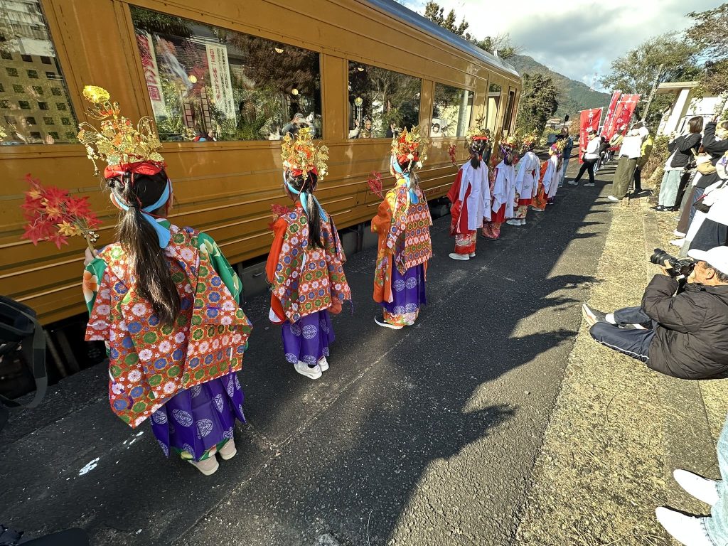 伊予灘物語お見送り JR伊予白滝駅写真
