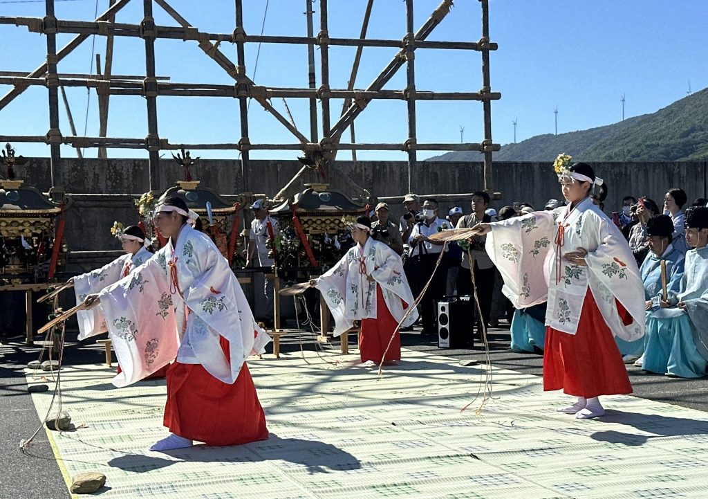 三崎秋祭り 浦安の舞写真