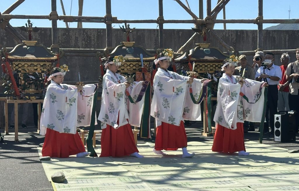 三崎秋祭り 浦安の舞写真