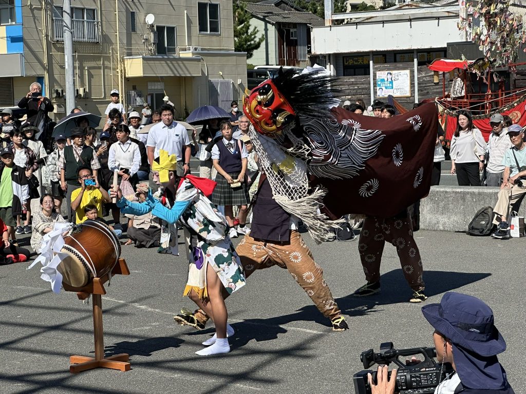 三崎秋祭り唐獅子舞写真