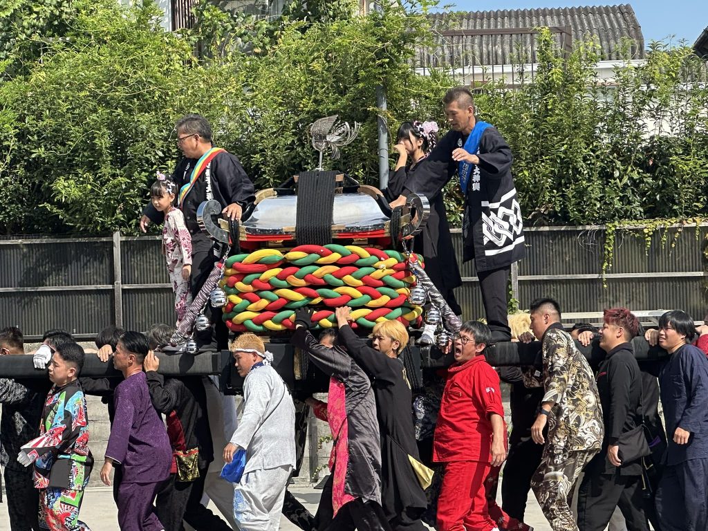 五色浜神社の秋祭り鉢合わせ写真