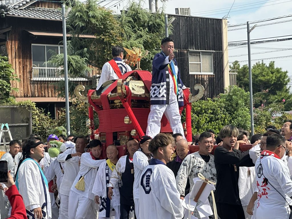 五色浜神社の秋祭り鉢合わせ写真