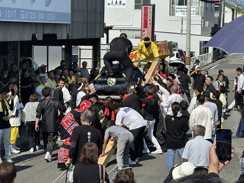 松前秋祭り鉢合わせ(宮入り)夫婦橋写真