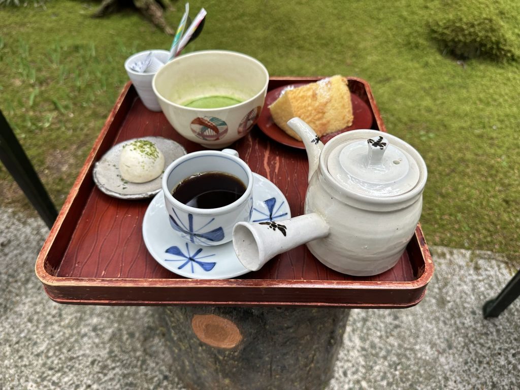 ギャラリー喫茶苔莚