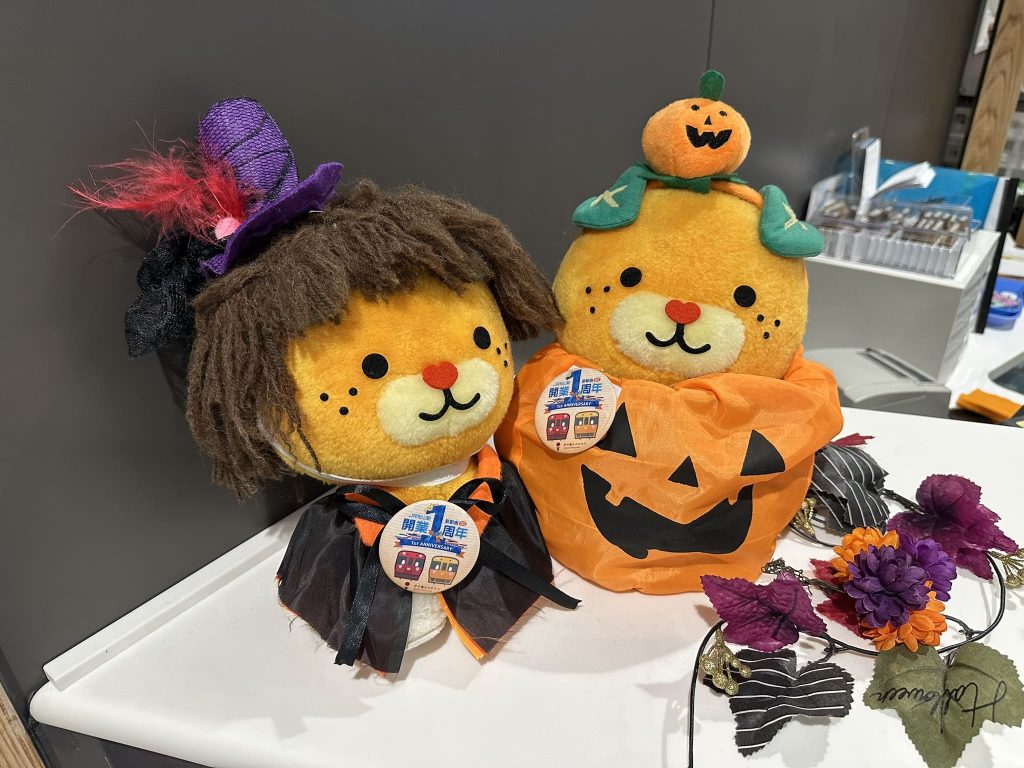 JR松山駅の名物みきゃんハロウィーン