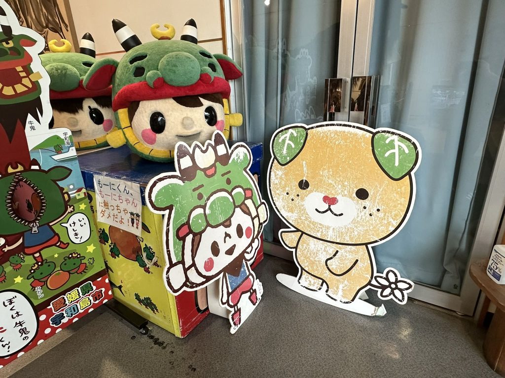 宇和島市のもーにくんもーにちゃんとみきゃん