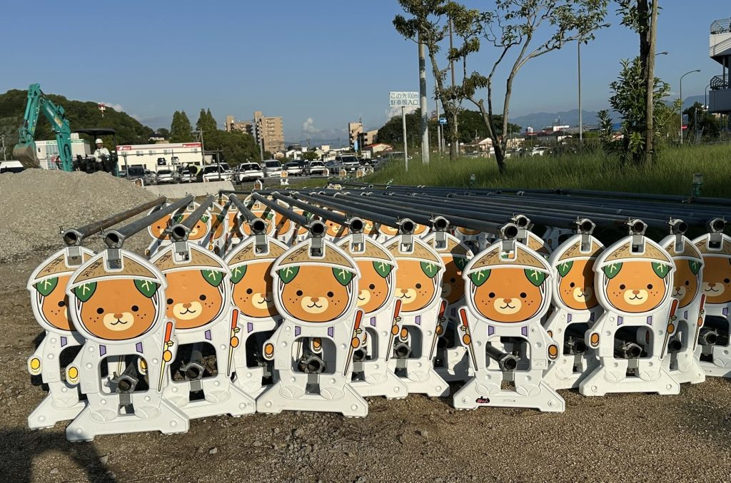 大迫力！集団お遍路みきゃんの道路にあるやつ