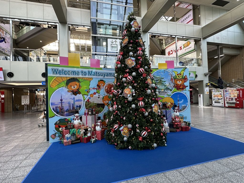 松山空港のみきゃんクリスマスツリー2025