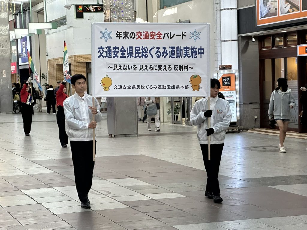 年末の交通安全パレードのみきゃん、こみきゃん、ダークみきゃん