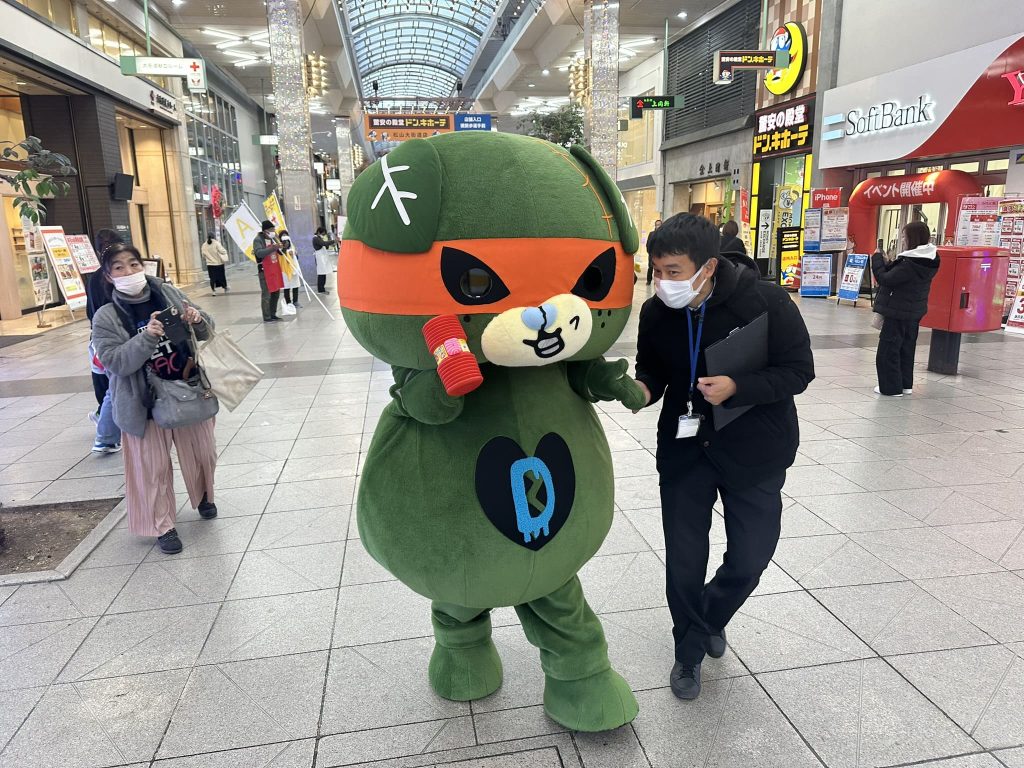 2025年12月9日（火曜）年末の交通安全パレードに登場したダークみきゃん！