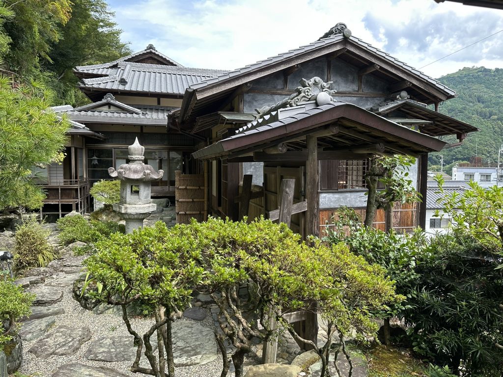 盤泉荘 (旧松井家住宅)
