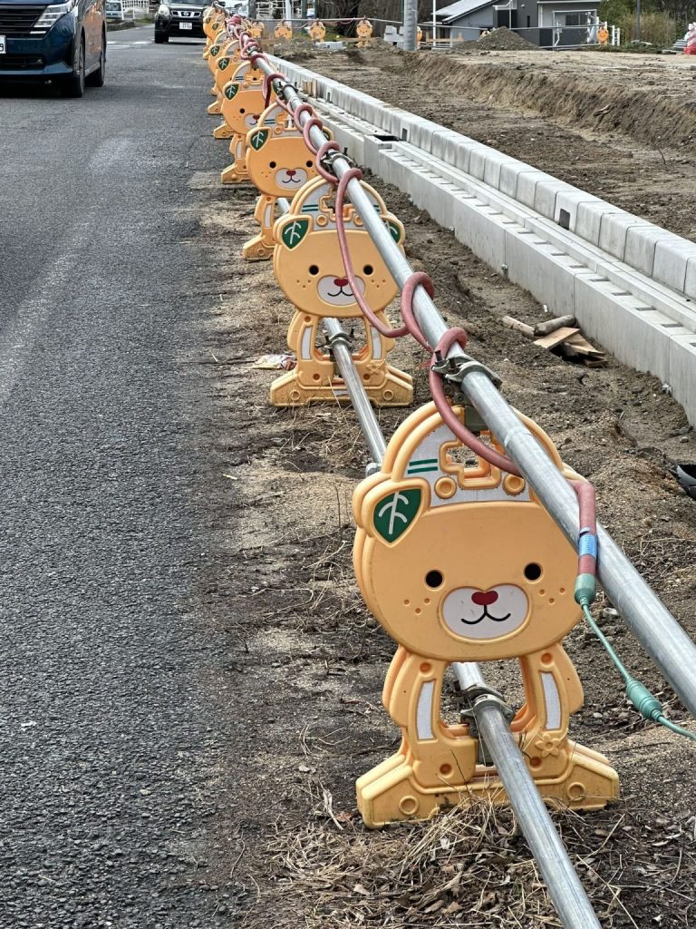 工事中の柵の無限みきゃん　工事もみきゃんでほっこり！