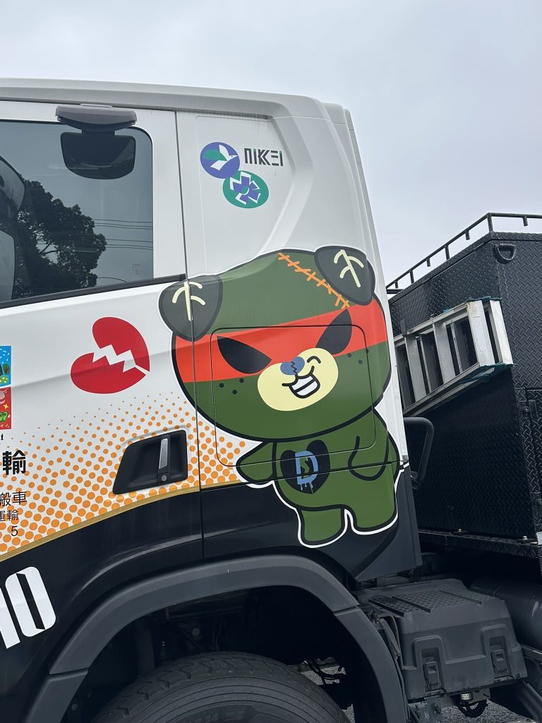 トラックにダークみきゃん