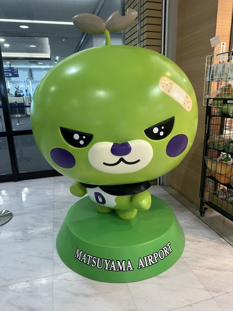 新登場！こダークみきゃん立像