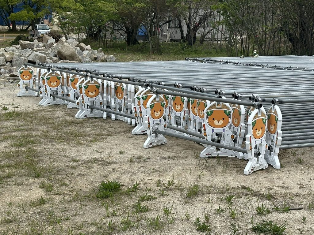 大量お遍路さんみきゃん道路にあるやつ