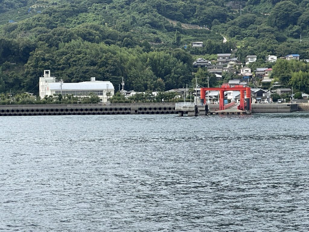 興居島泊港写真