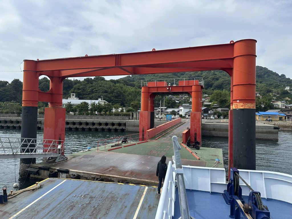 興居島泊港写真