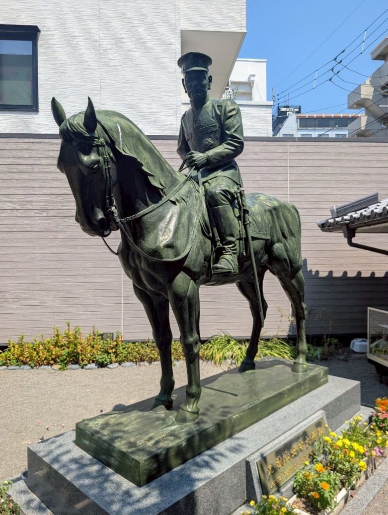 秋山好古騎兵像