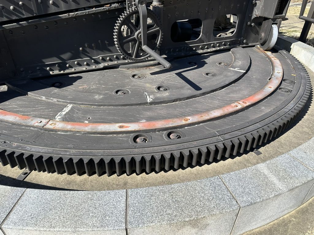 28センチ榴弾砲の土台の写真