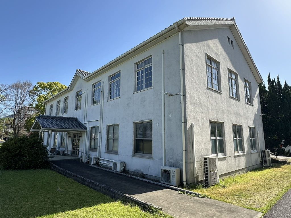 ホワイトハウス＜陸軍第11師団　騎兵第11連隊本部建物＞（四国学院大学敷地内）