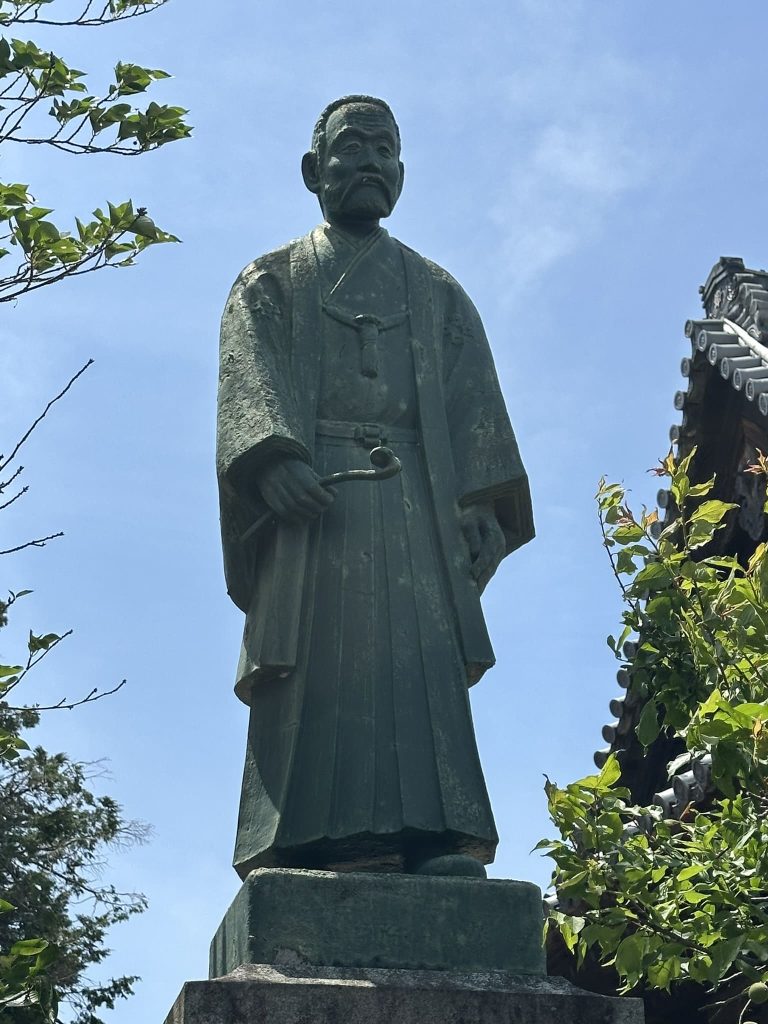 乃木将軍和服の銅像＜金倉寺内＞（香川県善通寺市）
