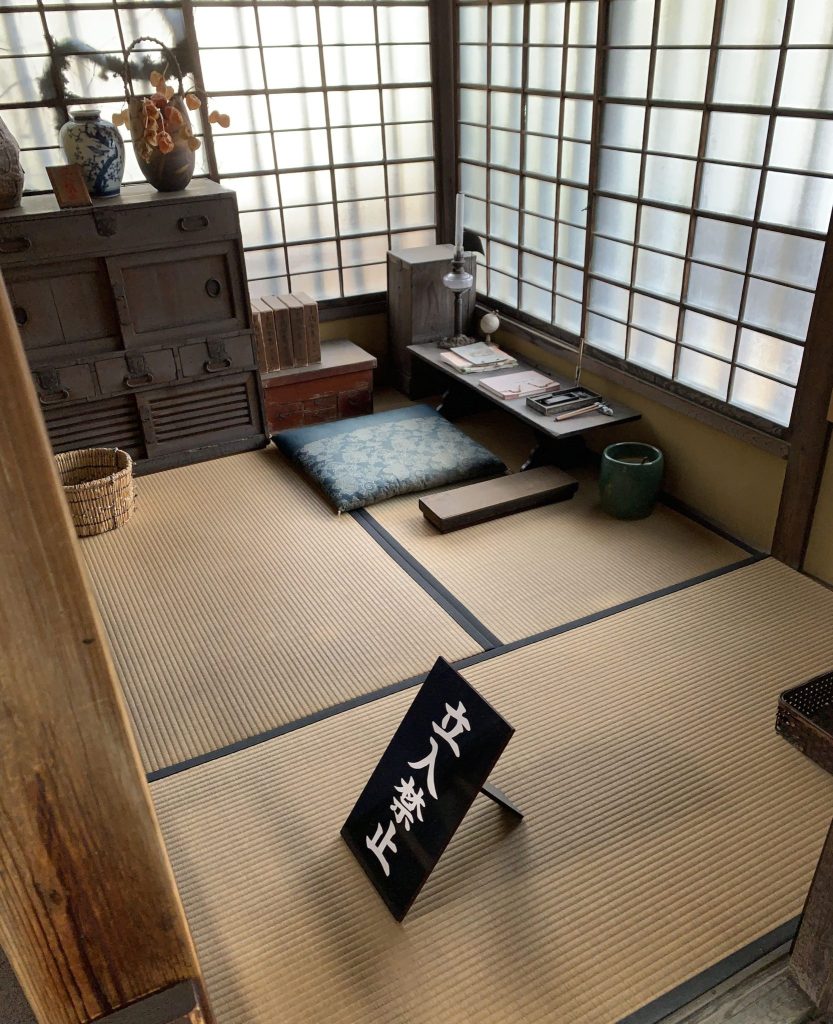 子規堂内の子規の部屋