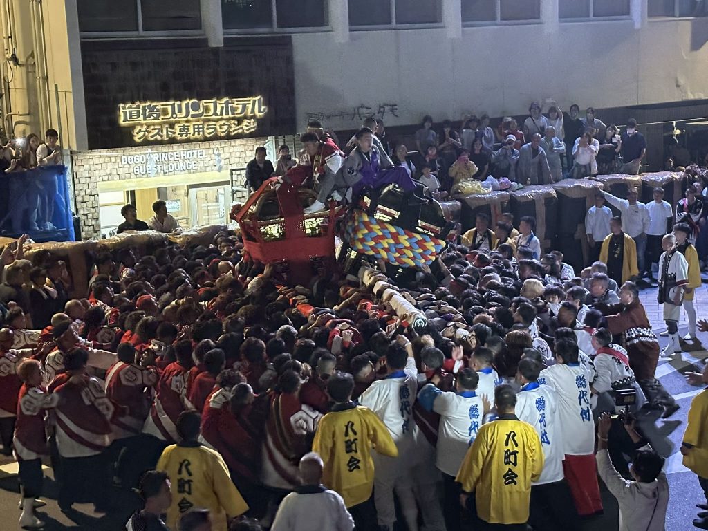 松山道後秋祭りの鉢合わせ（喧嘩神輿）