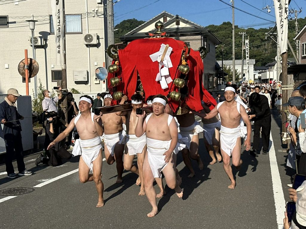 勝岡八幡神社秋祭り　一体走り