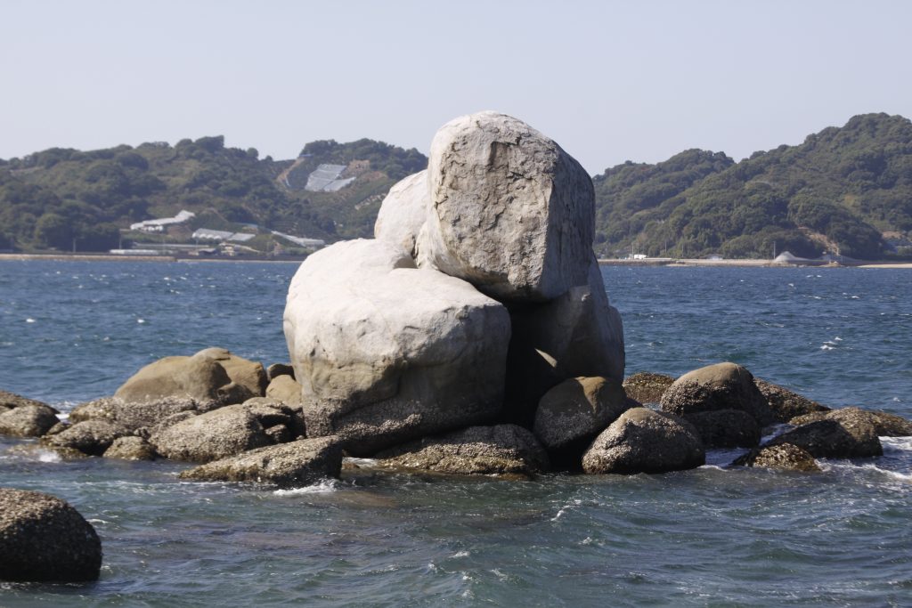 白石の鼻巨石群（愛媛県松山市高浜町）