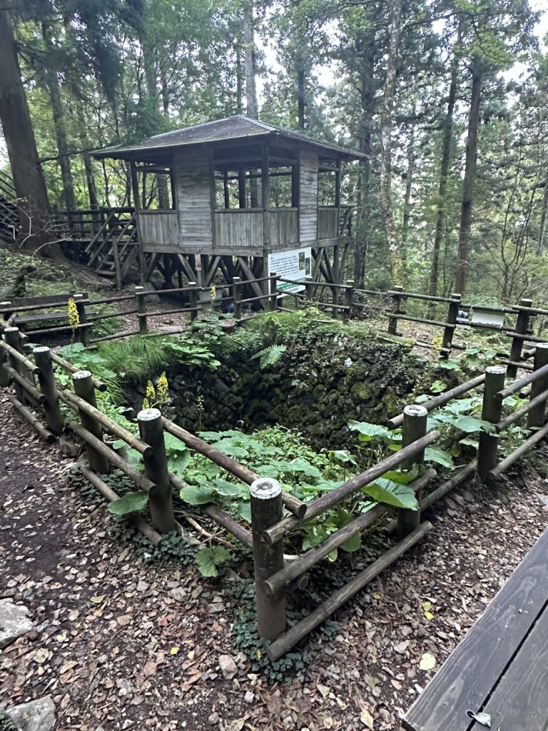 上林森林公園の風穴（愛媛県東温市）