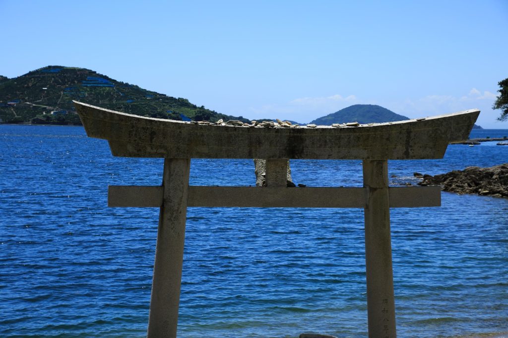 舌間厳島神社 海の鳥居(愛媛県八幡浜市)