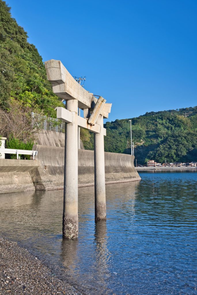 舌間厳島神社 海の鳥居(愛媛県八幡浜市)