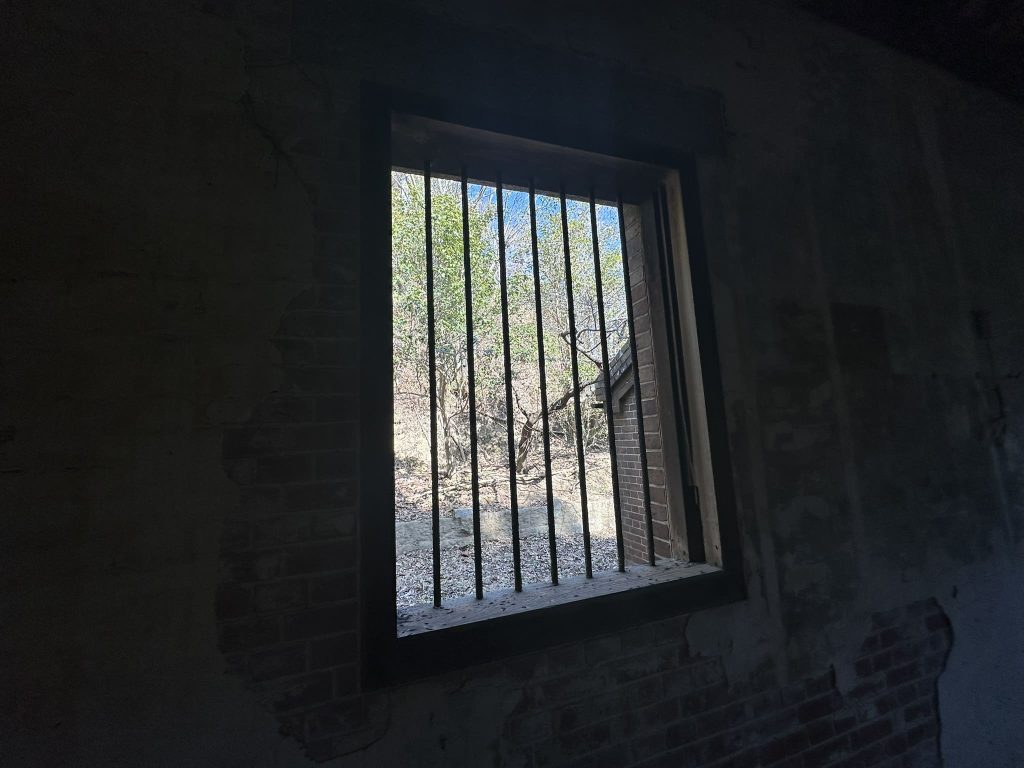 発電所跡と防火水槽跡(愛媛県今治市 小島の芸予要塞跡散策)