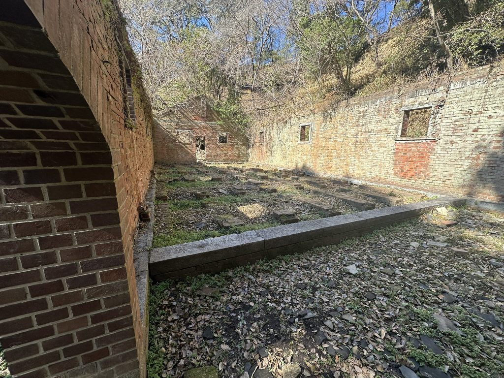 弾薬庫跡(愛媛県今治市 小島の芸予要塞跡散策)