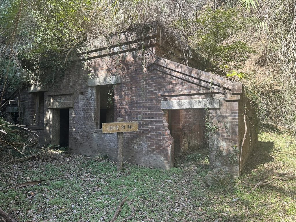 地下兵舎跡 発電所跡 浄化装置跡(愛媛県今治市 小島の芸予要塞跡散策)