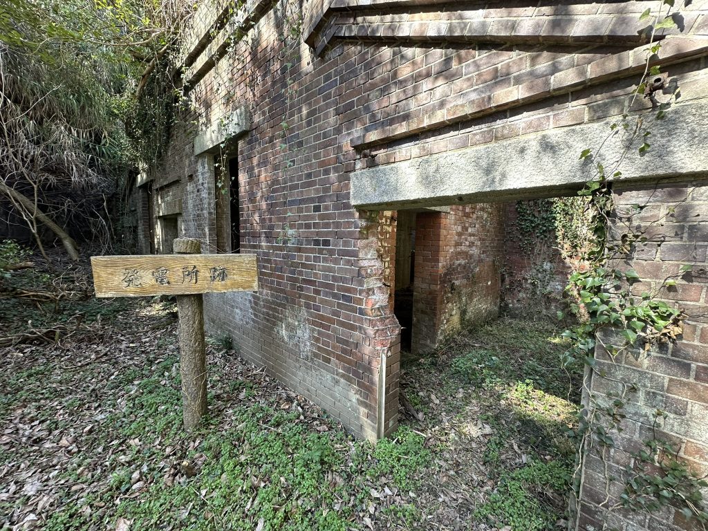 地下兵舎跡 発電所跡 浄化装置跡(愛媛県今治市 小島の芸予要塞跡散策)