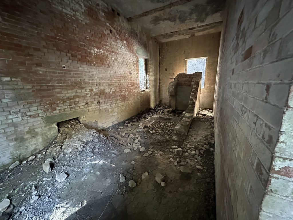 地下兵舎跡 発電所跡 浄化装置跡(愛媛県今治市 小島の芸予要塞跡散策)