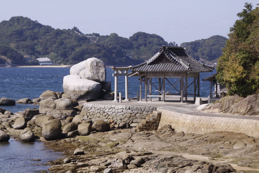 白石の鼻巨石群と白石龍神社