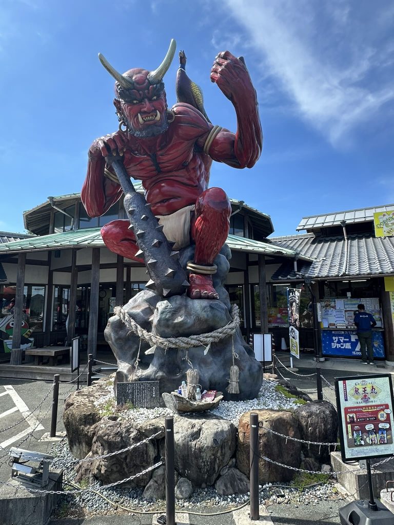 鬼王丸像「道の駅 広見森の三角ぼうし」（愛媛県北宇和郡鬼北町）