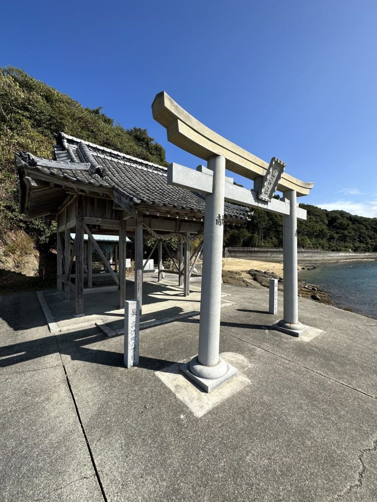 白石の鼻巨石群と白石龍神社