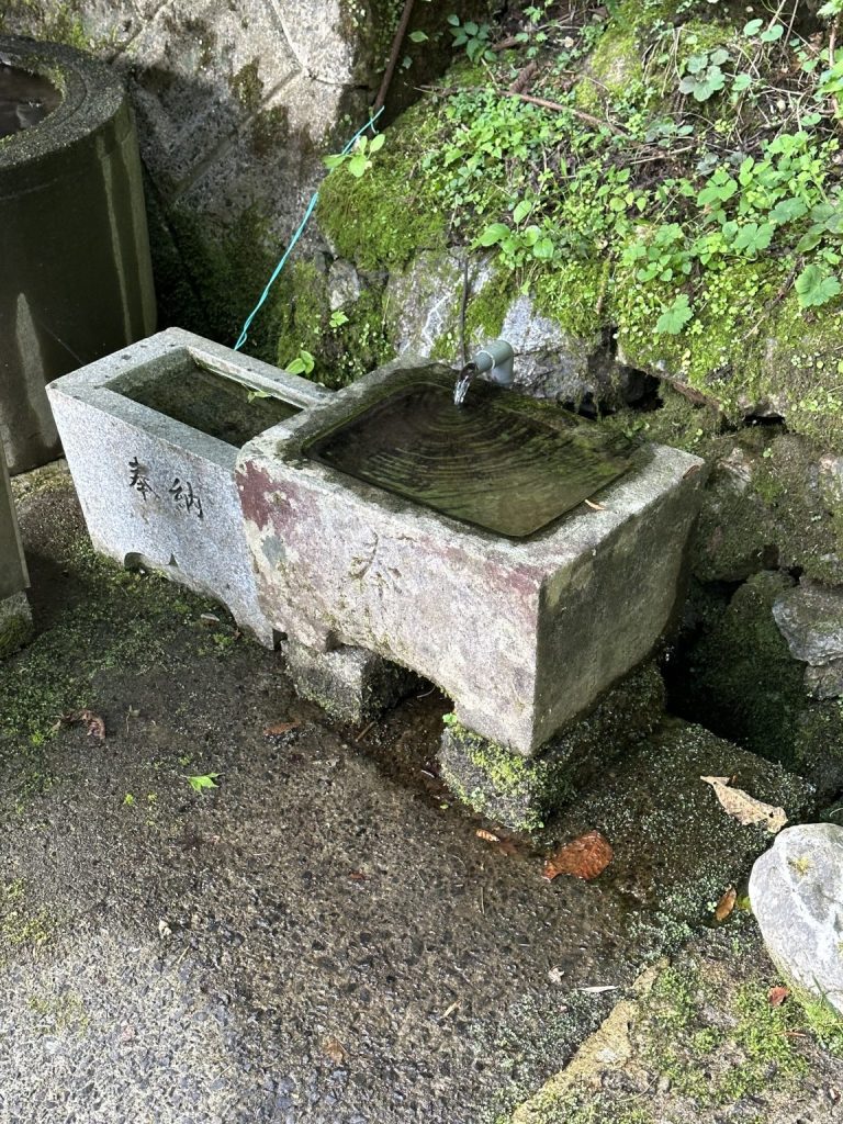 福地蔵の湧水（愛媛県上浮穴郡久万高原町）