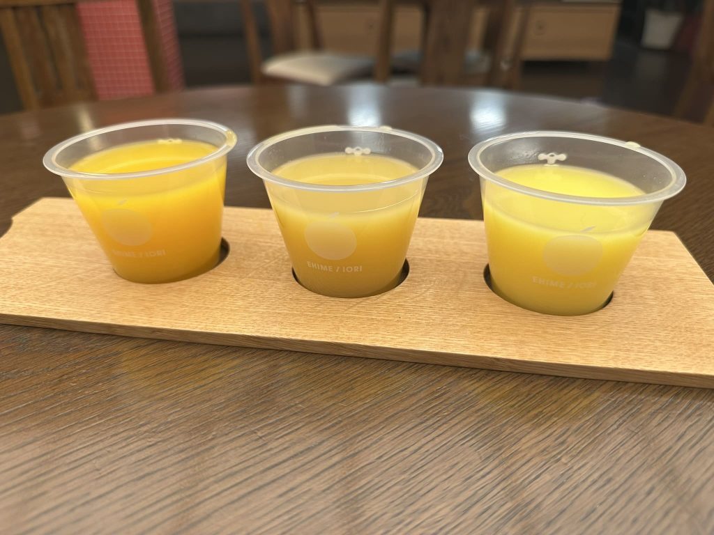 伊織 本店さんの蛇口からみかんジュース飲み比べ