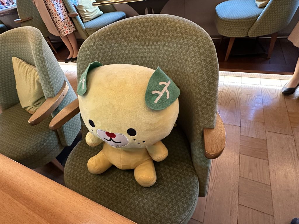 伊予灘ものがたりの列車内