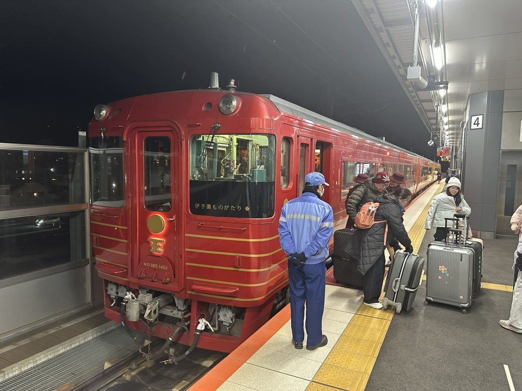 旅の終わり、終点のJR松山駅です