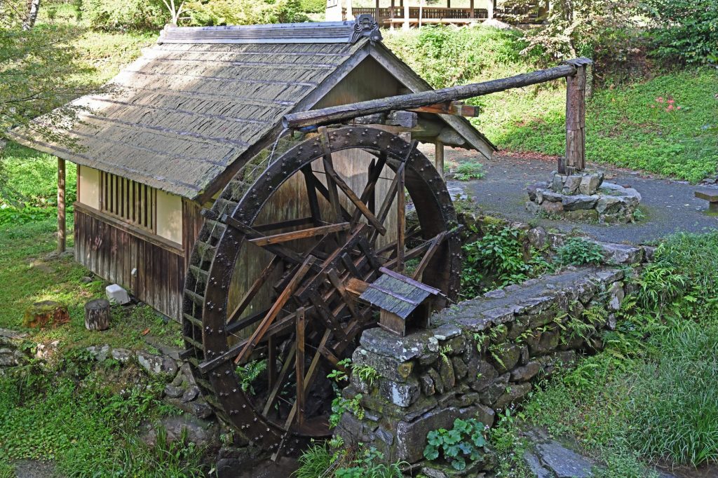 写真は内子石畳清流園の水車小屋