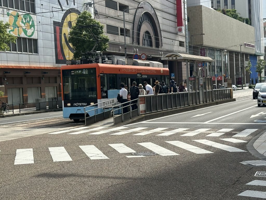 伊予鉄の市内電車「大街道駅」