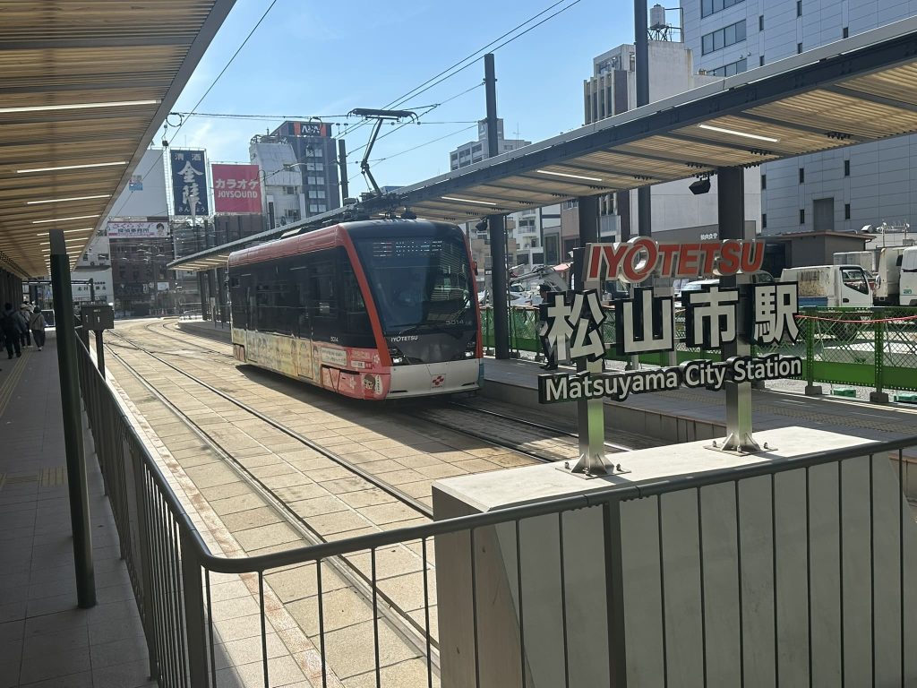 伊予鉄の松山市駅、市内電車乗り場